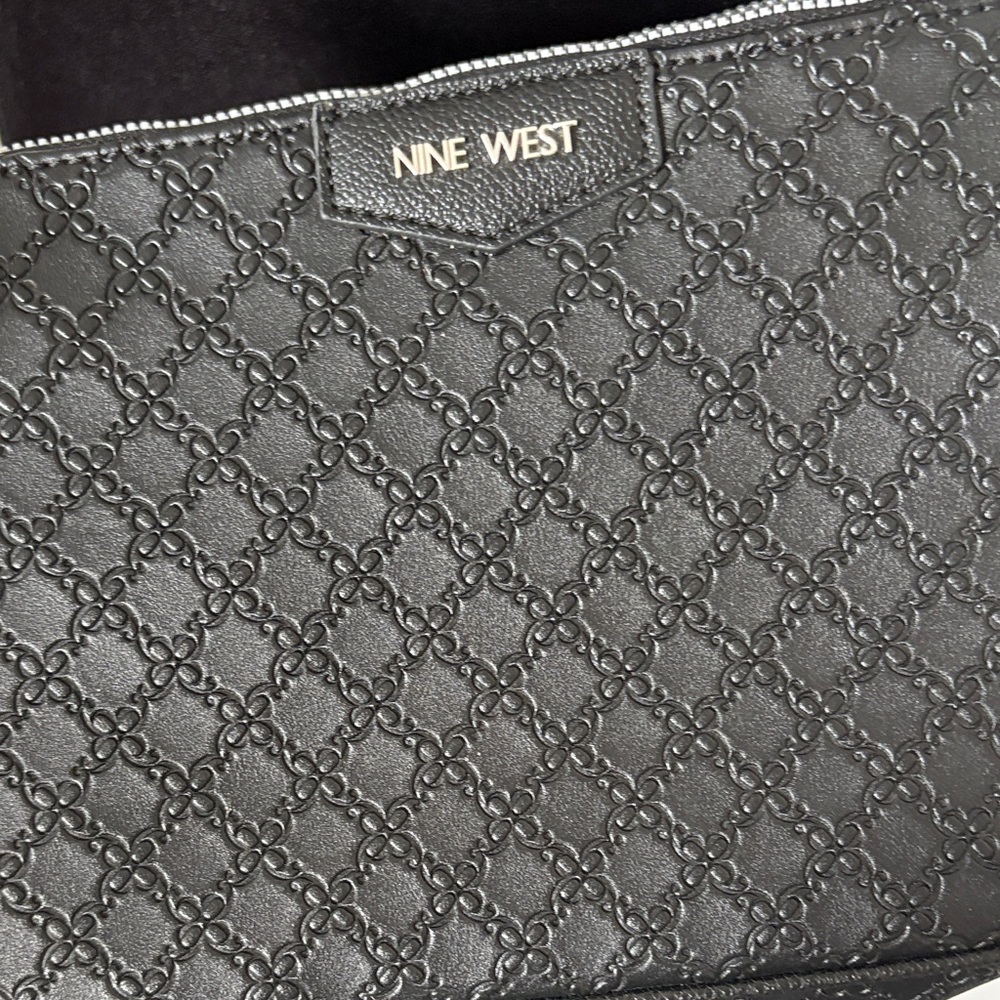 Nine West NWOT Crossbody Bag in a black Garner print. - Picture 4 of 12